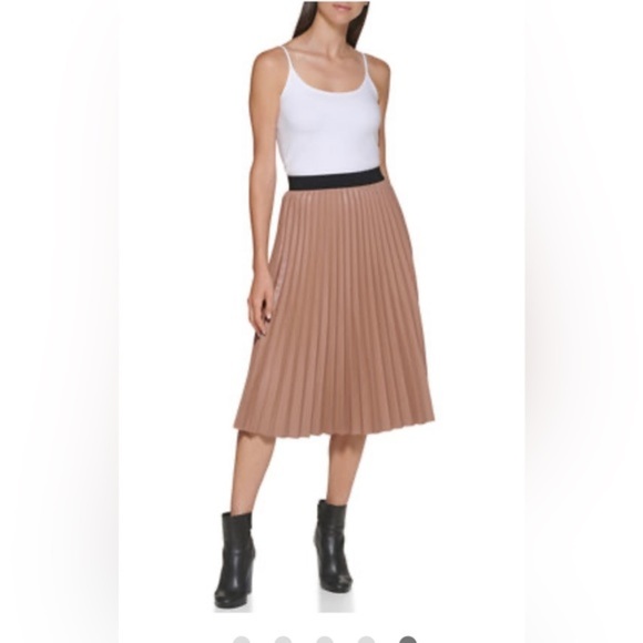Calvin Klein cafe ole tan Faux Leather Pleated circular swing Skirt size small - Picture 2 of 8